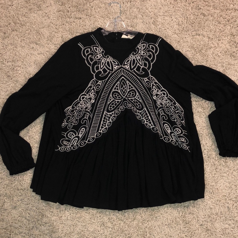 Flowy black top